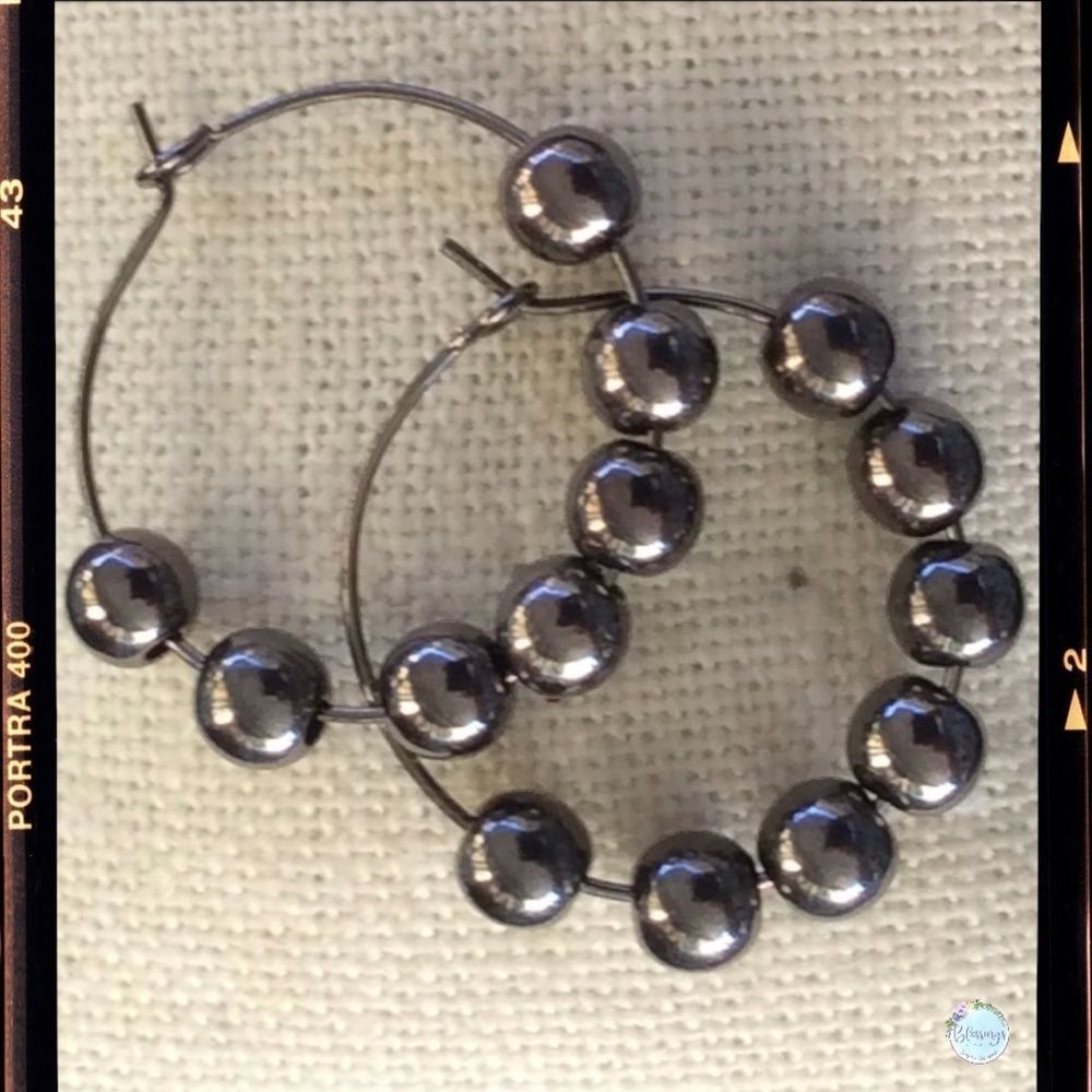 🏷️ Metal Beaded Hoop Earrings In Dark Titanium - Picture 4 of 4